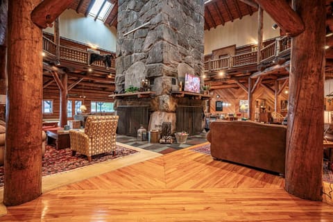 Great Camp Hollywood Hills on 1st Lake