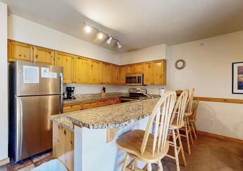 Tenderfoot Lodge 2663 Kitchen