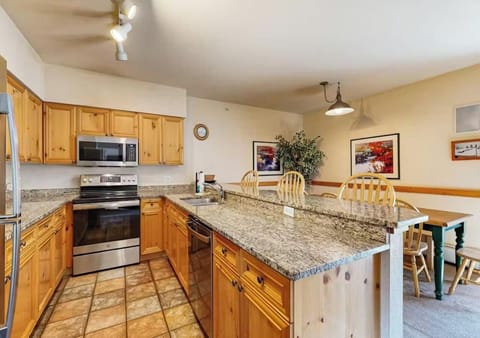 Tenderfoot Lodge 2663 Kitchen