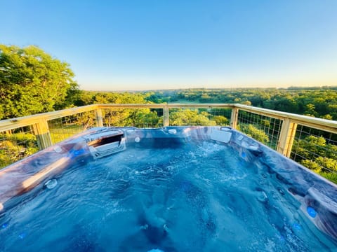 Hot Tub over looking River 