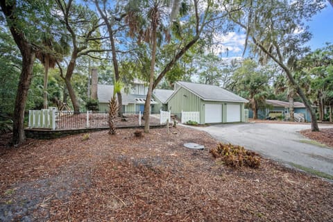 264 Tarpon Blvd.