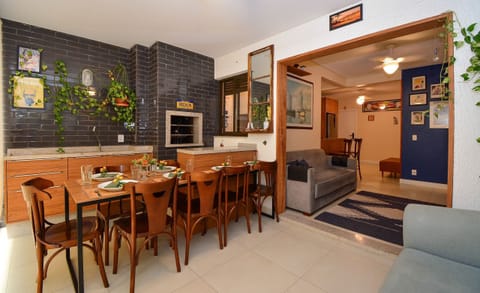 BBQ facilities,Living Room,Dining area