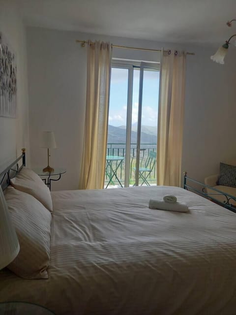 Main Bedroom, Table and Chairs on the Balcony