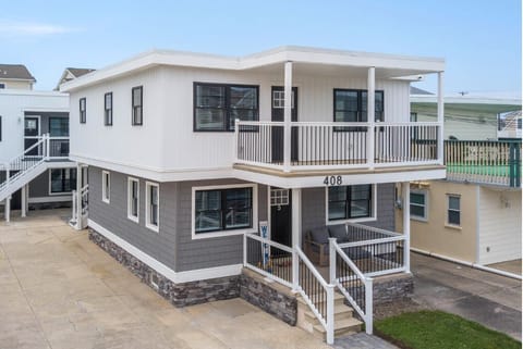 Modern coastal condo with private balconies, clean lines, and fresh finishes. Bright, stylish exterior with easy access to the beach and boardwalk, perfect for relaxing coastal stays with family or friends.