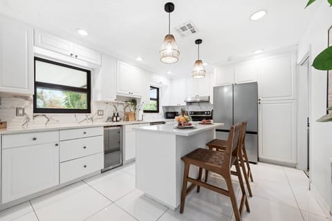 Compact kitchen with kitchen island with bar seating for 2