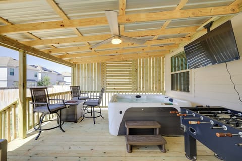 San Antonio Vacation Rental | 4BR | 2.5BA | 1,700 Sq Ft | Stairs Required