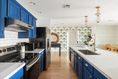 Fully stocked kitchen!