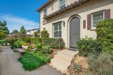 Escape to this stylish townhome in the heart of Encinitas, just steps from Grandview Beach!