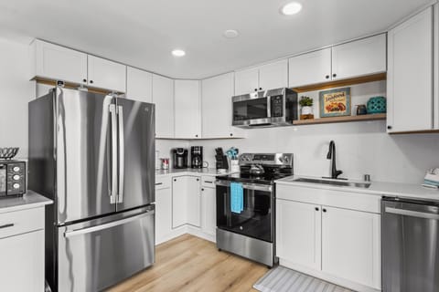 Fully stocked kitchen. Kurig and Coffee pot. 