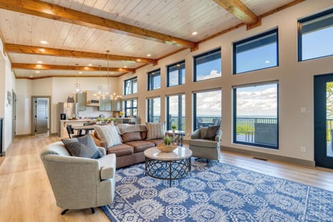 Bright space filled with natural light—creating a warm and inviting atmosphere throughout the day.