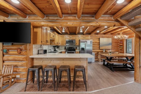 Main Cabin - Kitchen