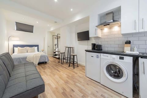 Bedroom (Studio)