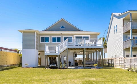 Sunsets on Broadway Canal Front Exterior