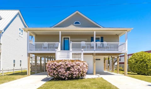 Sunsets on Broadway Streetside Exterior