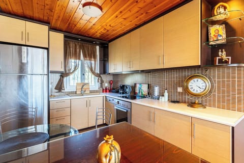 Modern Kitchen Area – Sleek cabinetry and quality appliances.