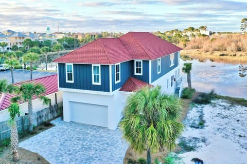 Private beach just steps from the home! Private heated pool and FREE golf cart included! Sleeps 14, 6 bedrooms, 4.5 bath, and 9 beds.