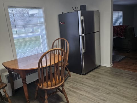Kitchen Refrigerator-Freezer with Ice Maker