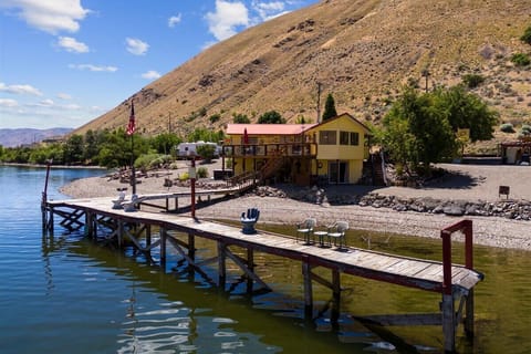 Private riverfront getaway with a secluded beach and dock. Paradise is Yours!