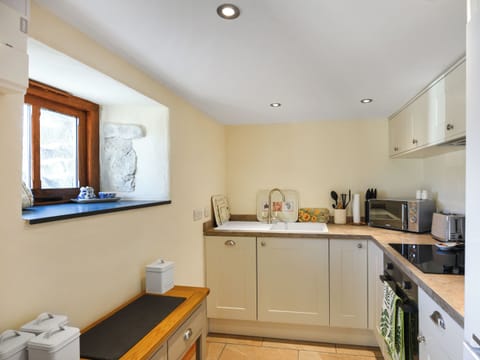 Kitchen | Aberserw Cottage, Dolgellau and Coed y Brenin Forest Park