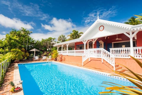 The Villa Chapeau Creole is a luxury villa where everything has been thought of in the smallest detail to make you spend a dream holiday in Martinique.