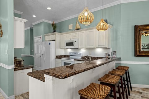 Fully equipped kitchen