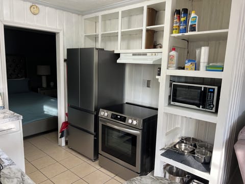 Kitchen, stainless steel appliances