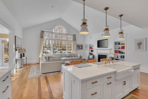 Open kitchen & living room