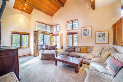 Large comfortable living area with cable/Wi-Fi Tv, balcony with views and pellet stove