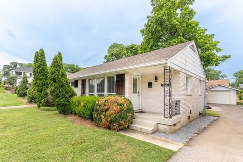 Relax on the porch and enjoy the lush greenery of Nashville’s friendly neighborhood!
