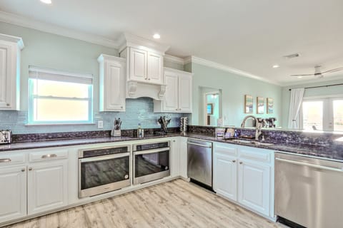 Full stocked kitchen w/double appliances!