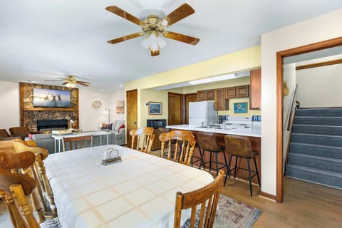 Make mealtime memories together at the dining table, seating 6