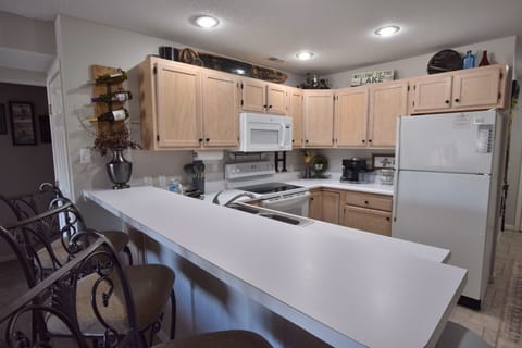 Breakfast bar - Seats 3