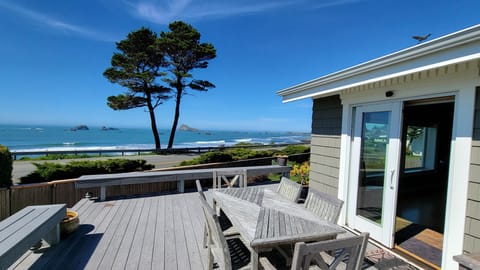 deck off of dining/kitchen