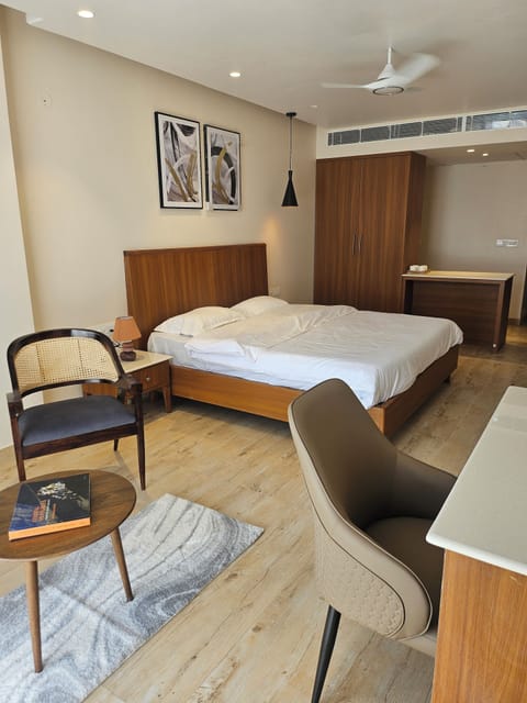 Well lit and comfortable studio for travelers.