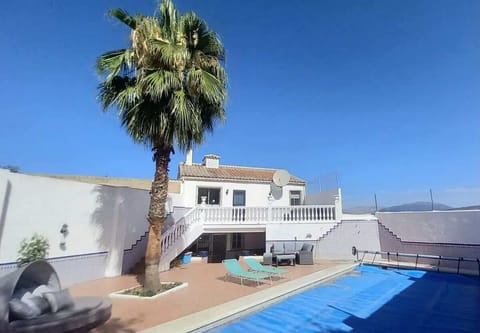 Casa Tranquil – Pool & Village Views | Hosterooo (Zagra)
Spacious Spanish country house with private pool, sun loungers and open views over Zagra, managed by Hosterooo (Zagra) for relaxing family getaways.