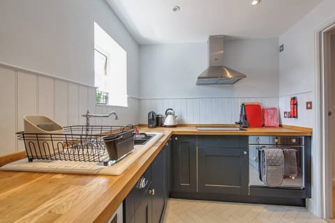 b8d61a1b-f317-49ab-b81e-31a7f0ab28a7