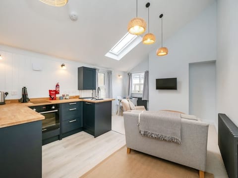 e482ee57-09c9-4d7d-b837-7de25d948d3b