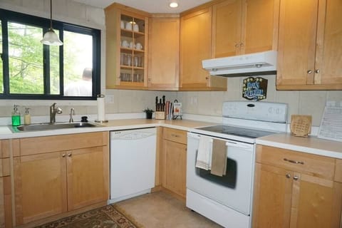 Warm wood tones for a cozy kitchen!