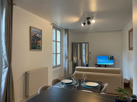 Dining room for 4 people apartment Les Mûriers.