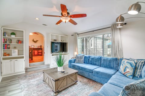 Memphis Vacation Rental | 3BR | 2BA | Steps Required | 2,150 Sq Ft