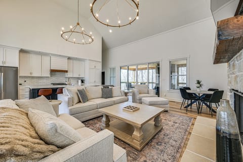 Living Room | 1st Floor | Smart TV | Fireplace | Free WiFi | Board Games