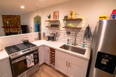 Fully equipped kitchen – Cook with ease in this modern kitchen