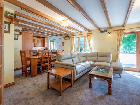 Open plan living space | Royale - Gables Getaways, Beaworthy