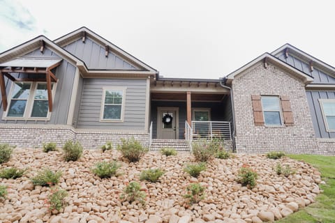 Middle Unit of a tri-plex.