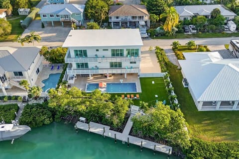 Spacious boat dock centrally located along the canal—accommodates vessels up to 70 feet and includes a convenient fish cleaning station.