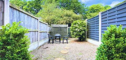 Backyard Darden with furniture