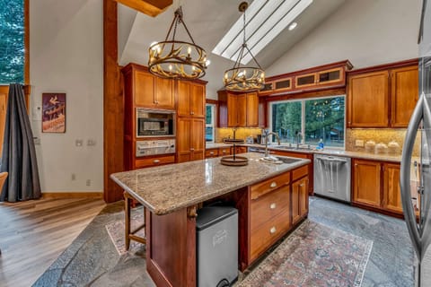 Kitchen: KitchenAid appliances, drip coffee maker, toaster, Crockpot, waffle maker, food processor