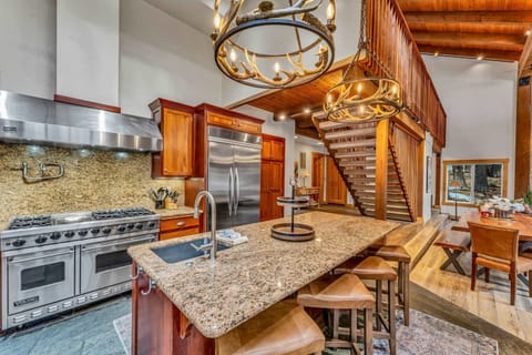 Kitchen: KitchenAid appliances, drip coffee maker, toaster, Crockpot, waffle maker, food processor