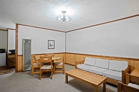 Seating area and dining table