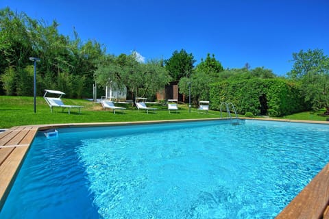 Building Exterior, Outdoor, Pool